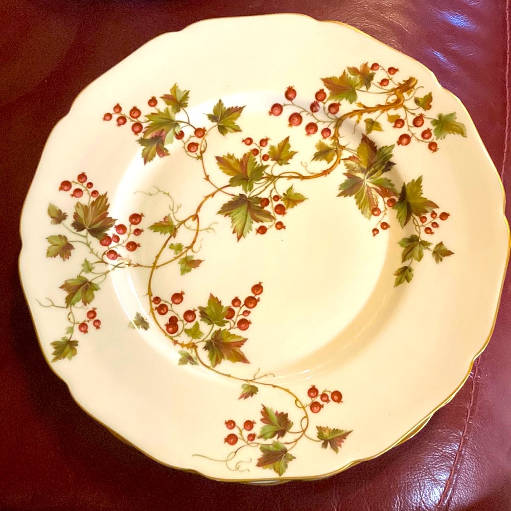 Royal York china plate Summer Vine pattern. Plate is 10.5 inches.